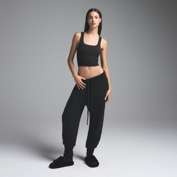 Skims Cozy Knit Unisex Teddy Sherpa Jogger Onyx Black - Picture 1 of 9
